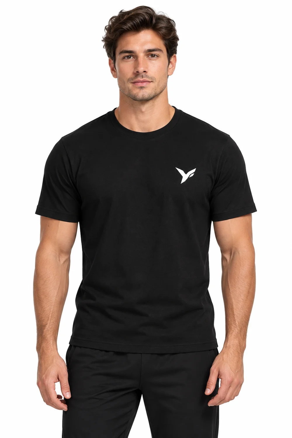 Camiseta CORE negra sobre modelo